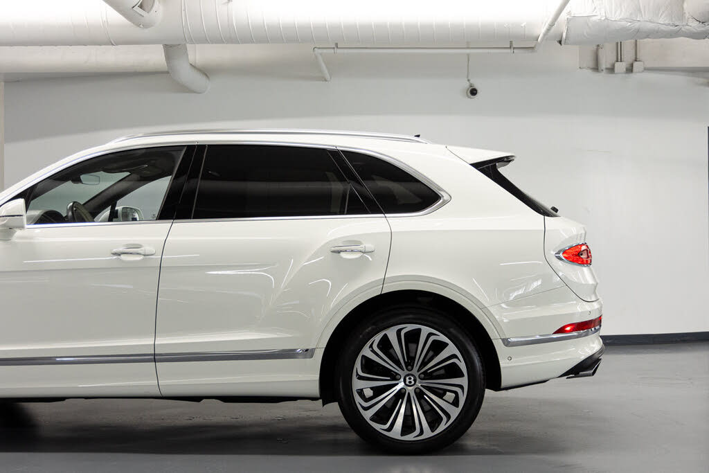 2023 Bentley Bentayga Azure V8 AWD photo 16