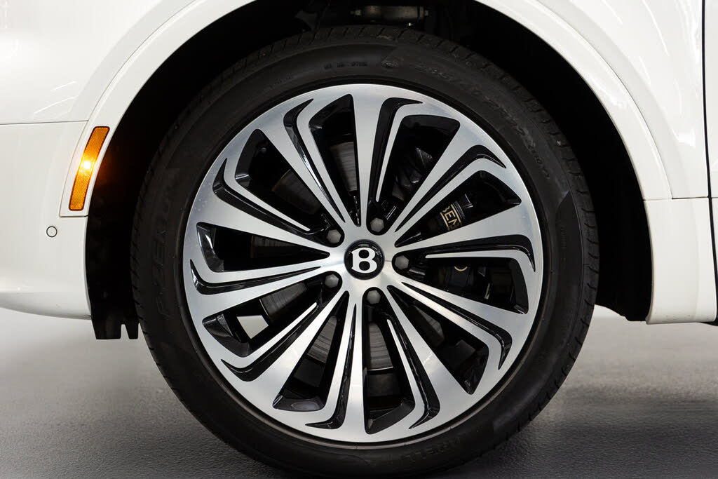 2023 Bentley Bentayga Azure V8 AWD photo 17