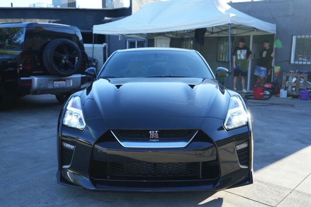 2020 Nissan GT-R Premium AWD photo 2