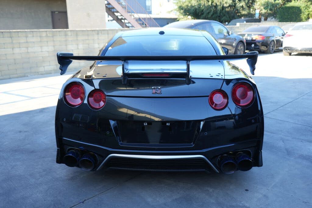 2020 Nissan GT-R Premium AWD photo 11