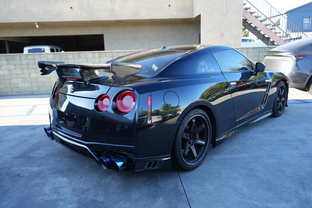 2020 Nissan GT-R Premium AWD photo 12