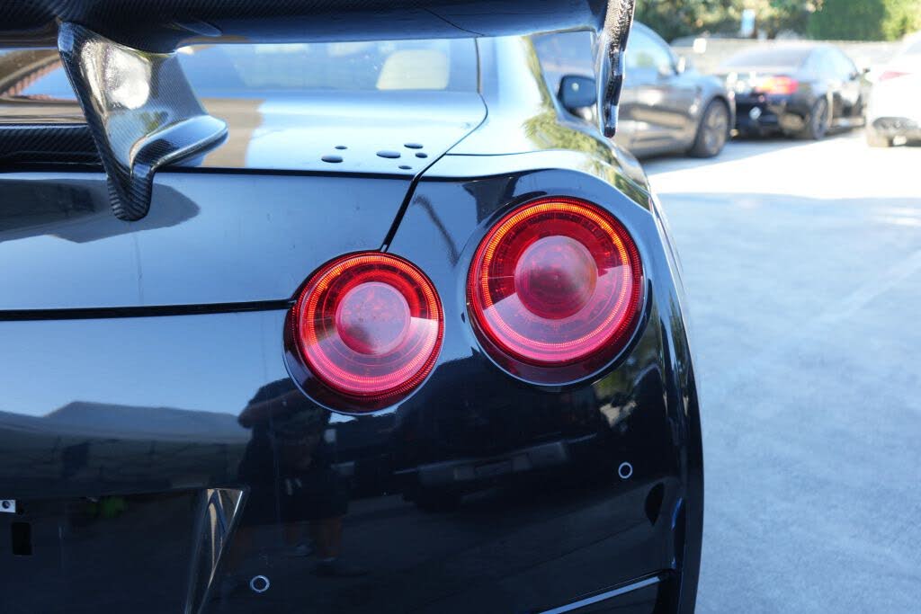 2020 Nissan GT-R Premium AWD photo 16