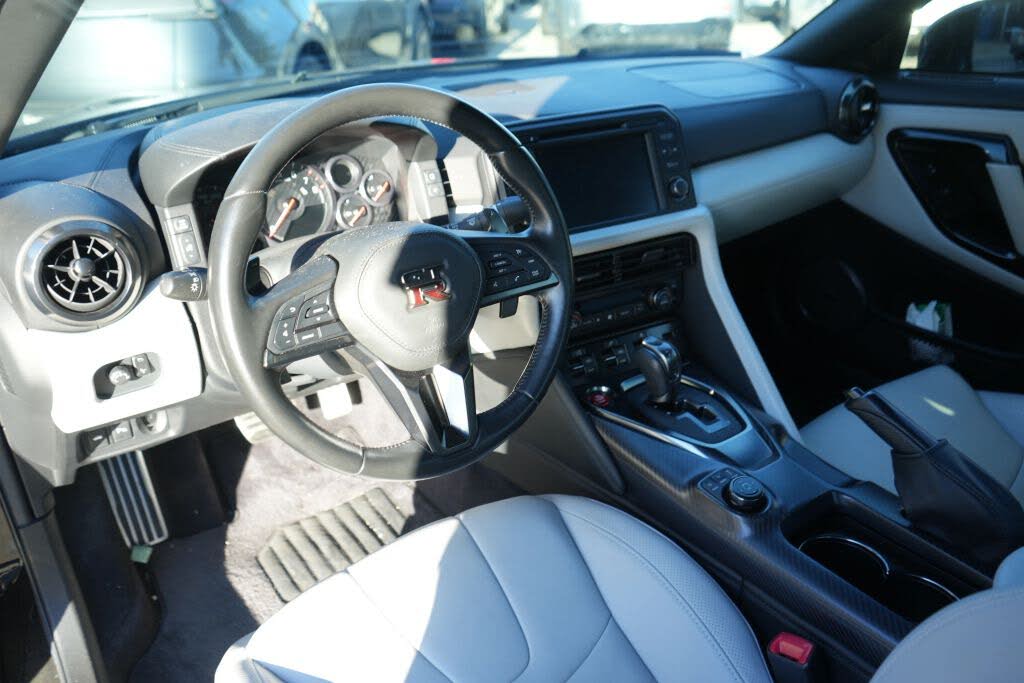 2020 Nissan GT-R Premium AWD photo 19