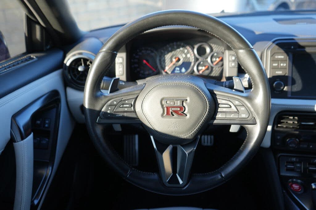2020 Nissan GT-R Premium AWD photo 22