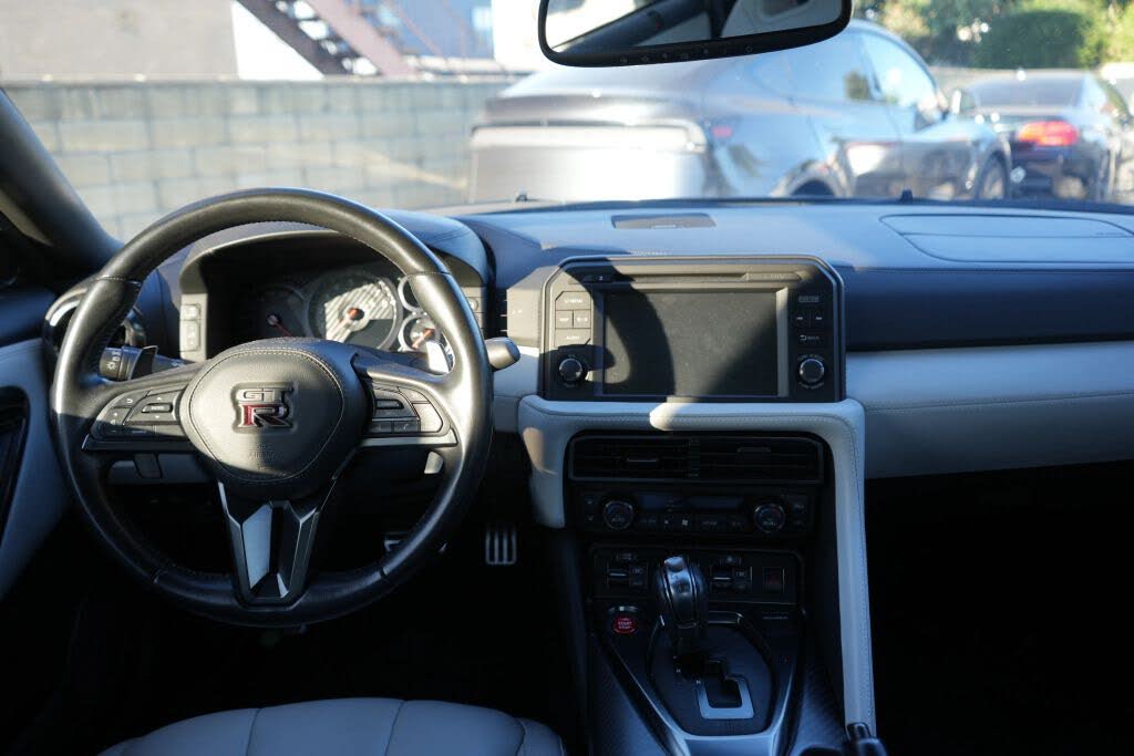 2020 Nissan GT-R Premium AWD photo 23