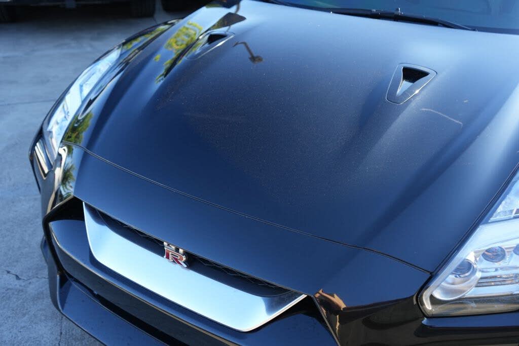 2020 Nissan GT-R Premium AWD photo 4
