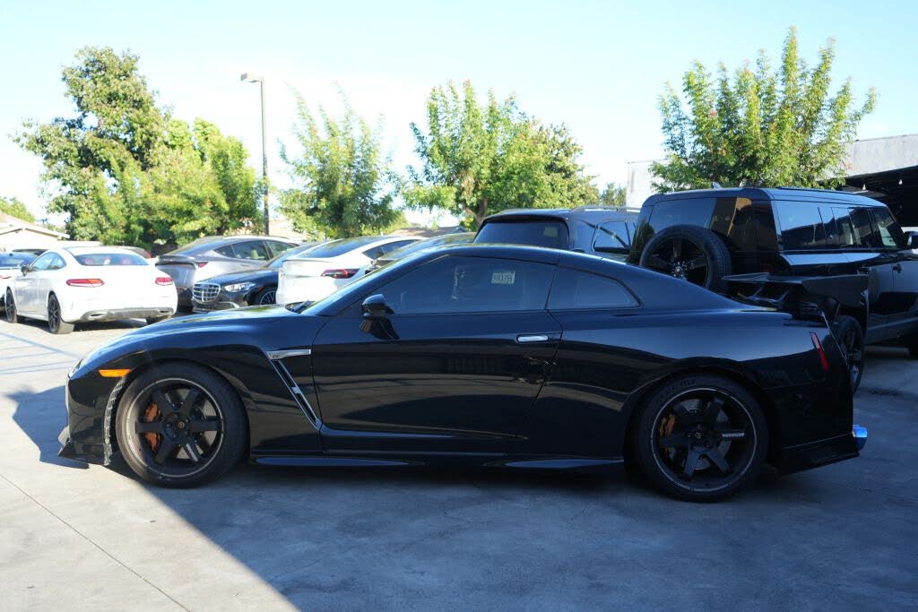 2020 Nissan GT-R Premium AWD photo 9