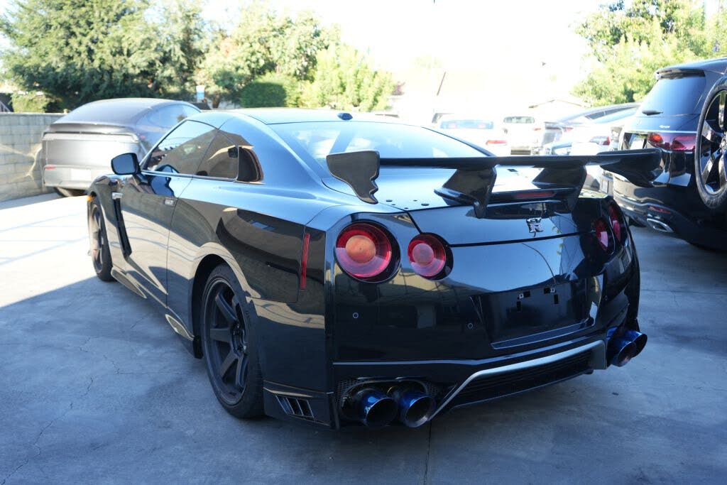2020 Nissan GT-R Premium AWD photo 10