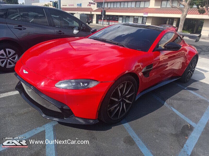 2019 Aston Martin Vantage RWD photo 2
