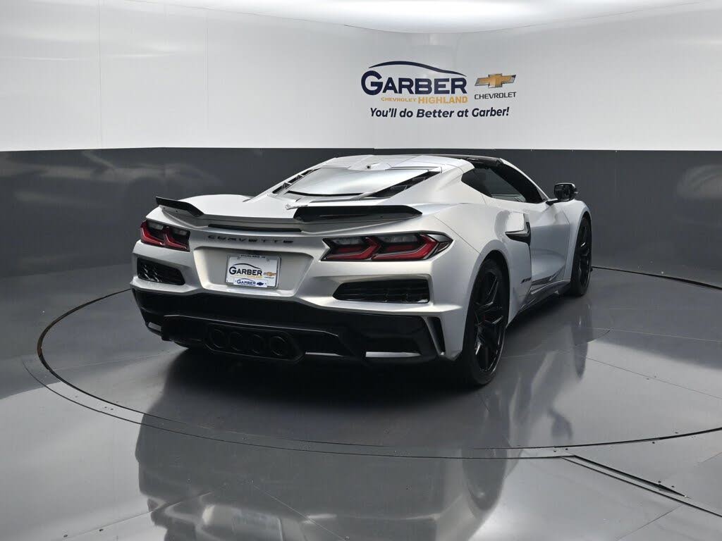 2023 Chevrolet Corvette Z06 2LZ Coupe RWD photo 3
