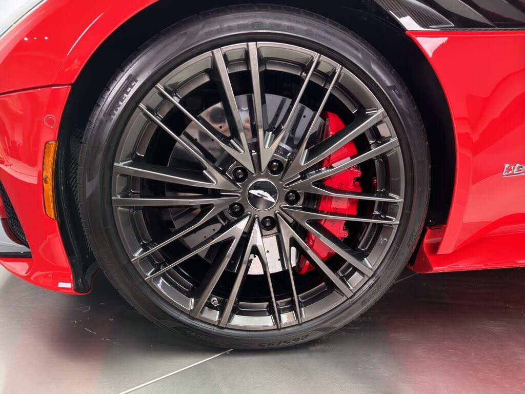 2023 Aston Martin DBS Superleggera Volante RWD photo 21