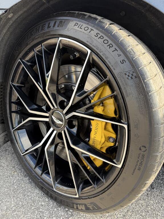 2021 Aston Martin Vantage Coupe RWD photo 5