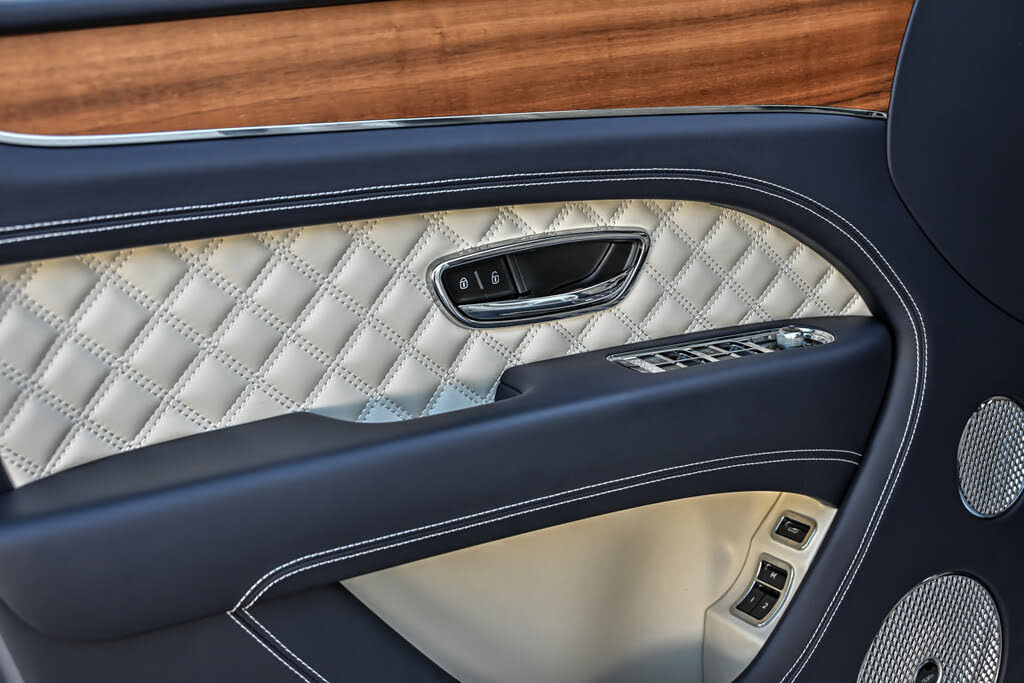 2023 Bentley Bentayga Azure V8 AWD photo 16