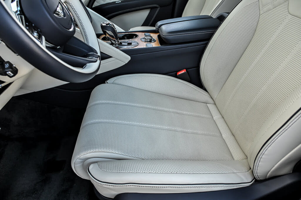 2023 Bentley Bentayga Azure V8 AWD photo 20