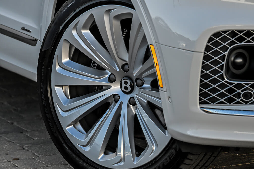 2023 Bentley Bentayga Azure V8 AWD photo 3
