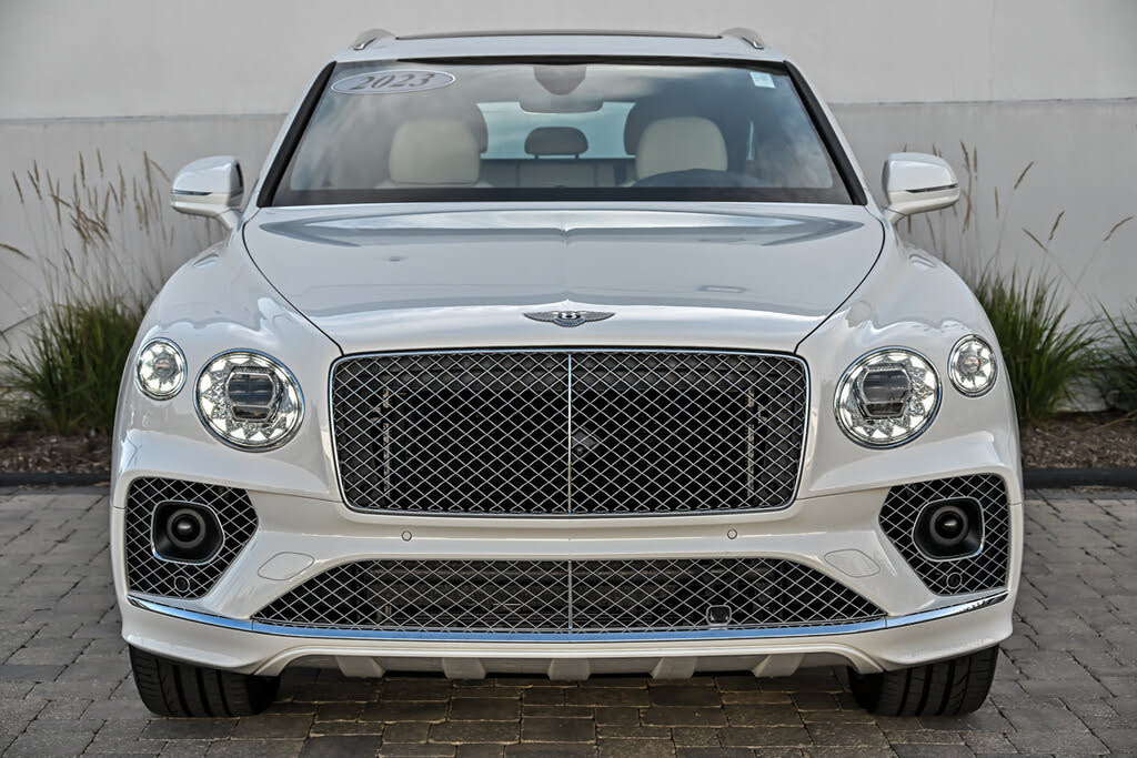 2023 Bentley Bentayga Azure V8 AWD photo 4
