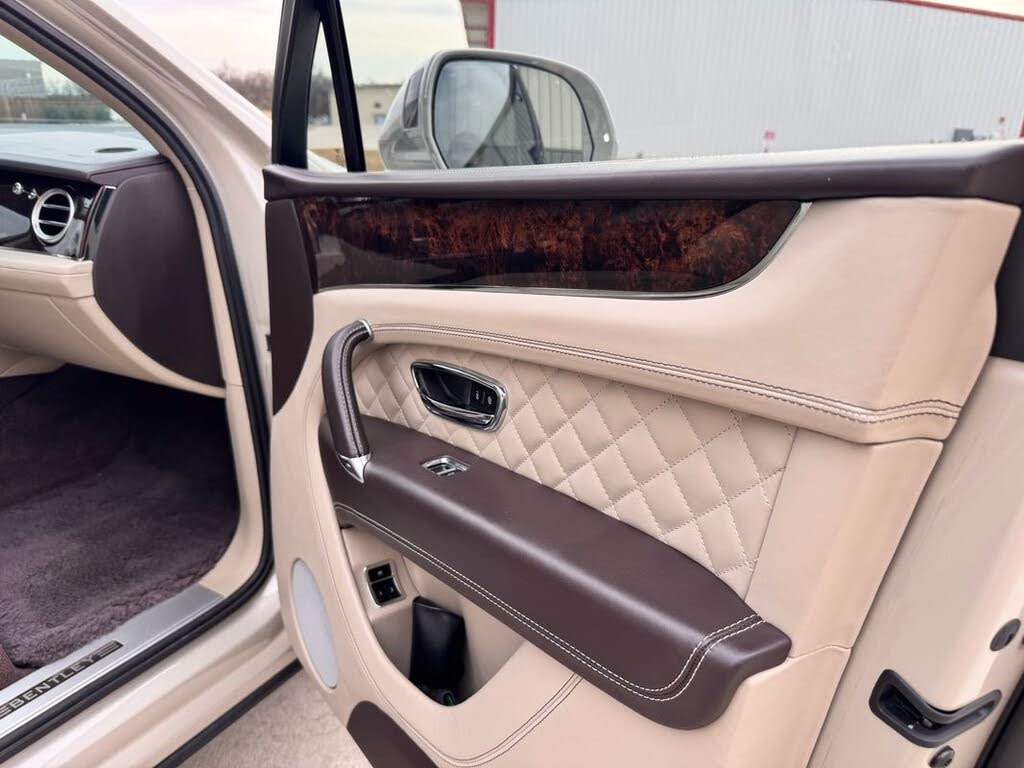 2018 Bentley Bentayga W12 Signature Edition AWD photo 17