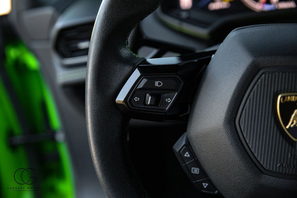 2020 Lamborghini Huracan photo 13