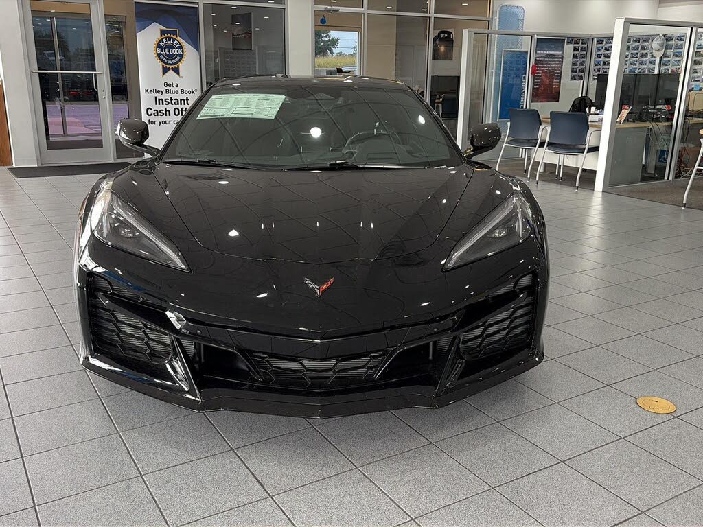 2025 Chevrolet Corvette Z06 3LZ Coupe RWD photo 2 of 6