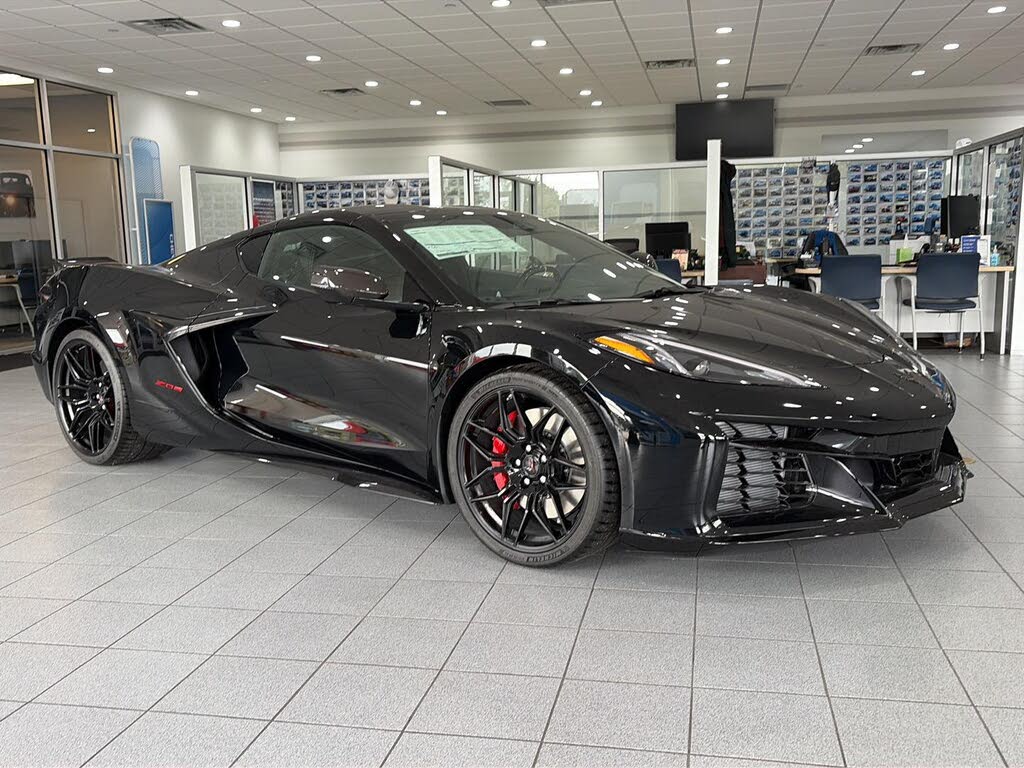 2025 Chevrolet Corvette Z06 3LZ Coupe RWD photo 3 of 6