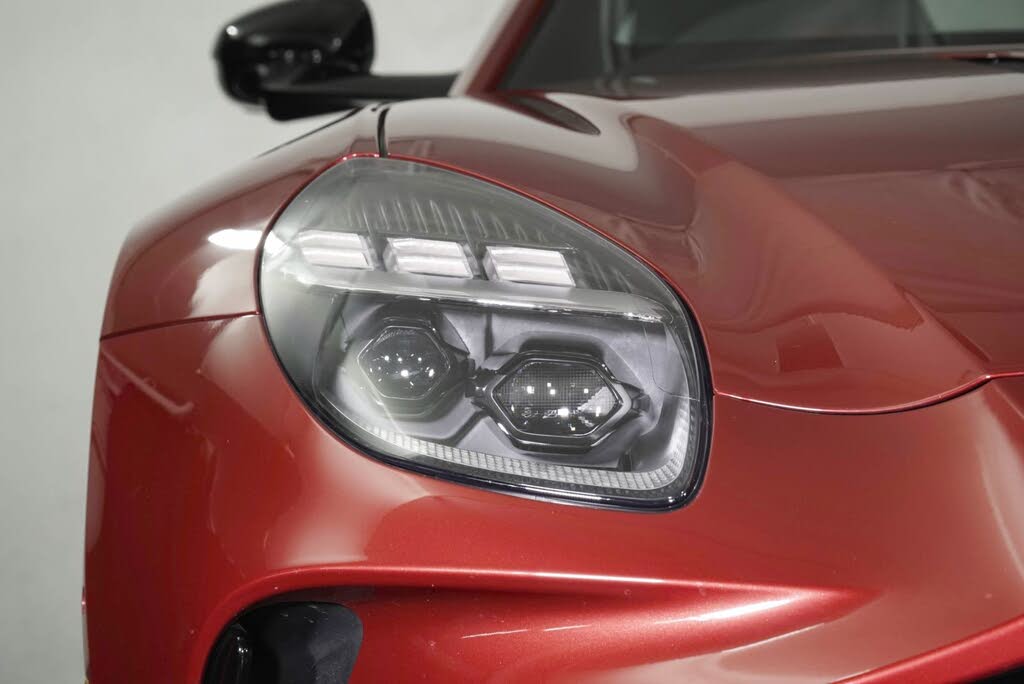 2025 Aston Martin Vantage Coupe RWD photo 12