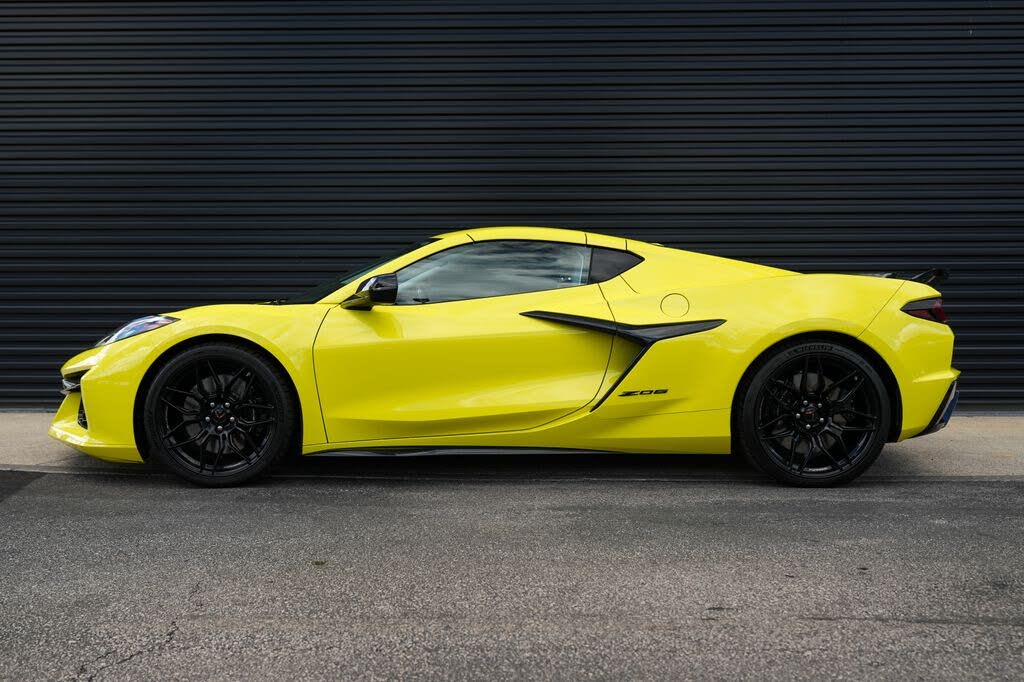 2023 Chevrolet Corvette Z06 3LZ Coupe RWD photo 2