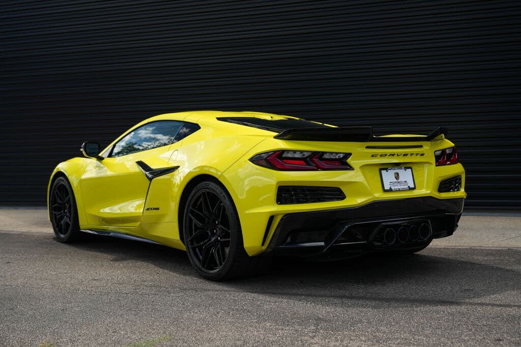 2023 Chevrolet Corvette Z06 3LZ Coupe RWD photo 3