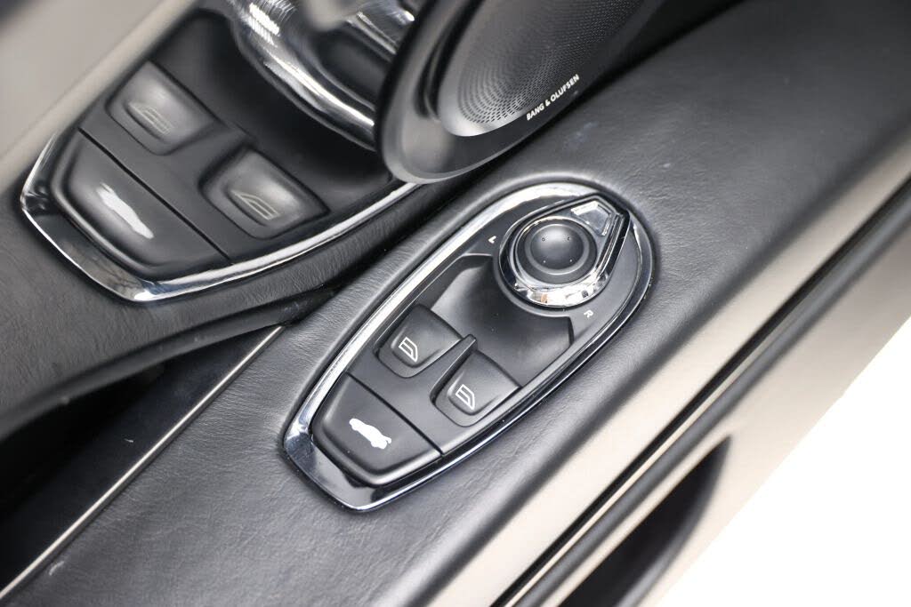 2019 Aston Martin DB11 V8 Volante Convertible RWD photo 15