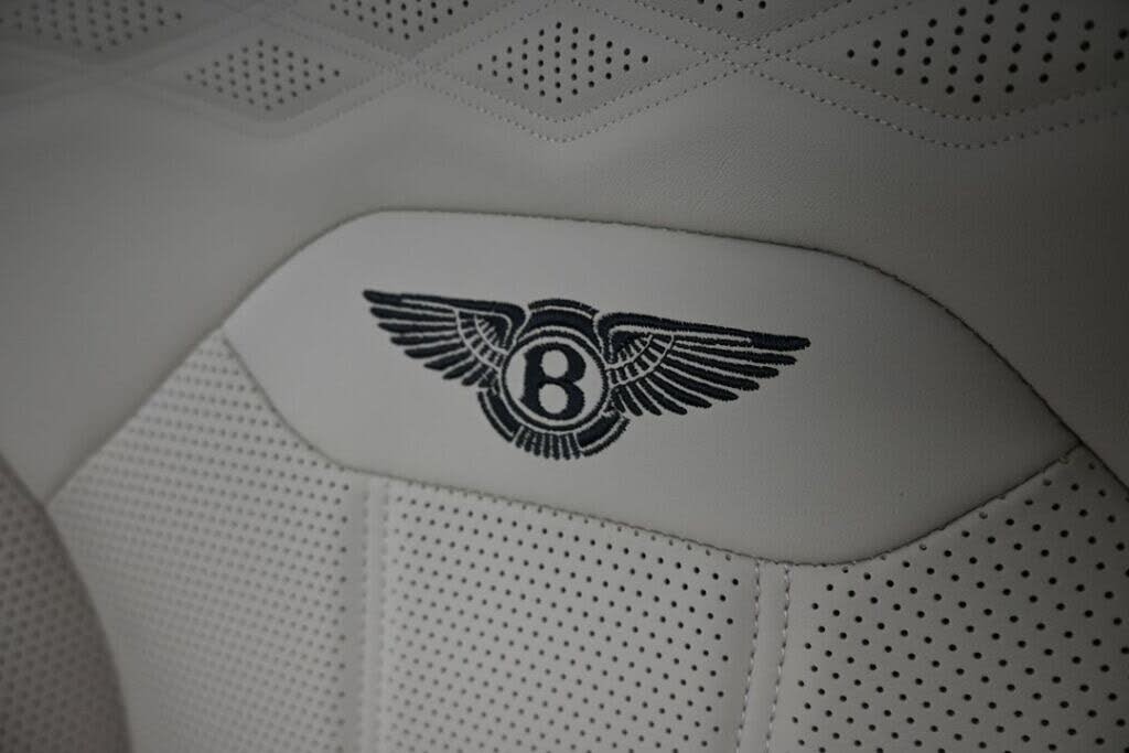 2024 Bentley Bentayga Azure V8 AWD photo 11