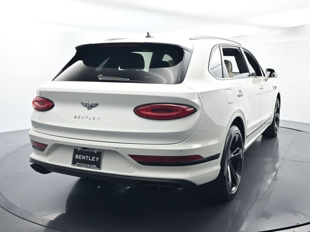2024 Bentley Bentayga Azure V8 AWD photo 13