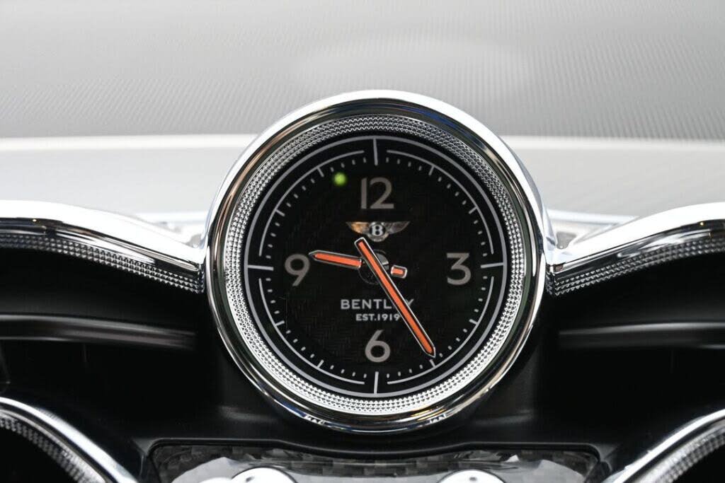 2024 Bentley Bentayga Azure V8 AWD photo 16