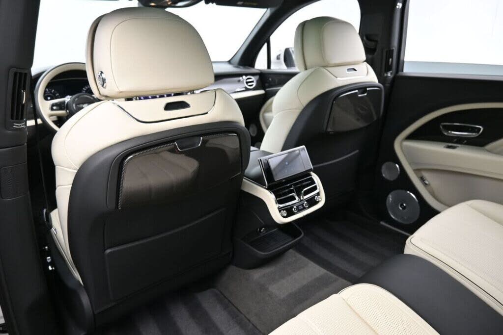 2024 Bentley Bentayga Azure V8 AWD photo 17