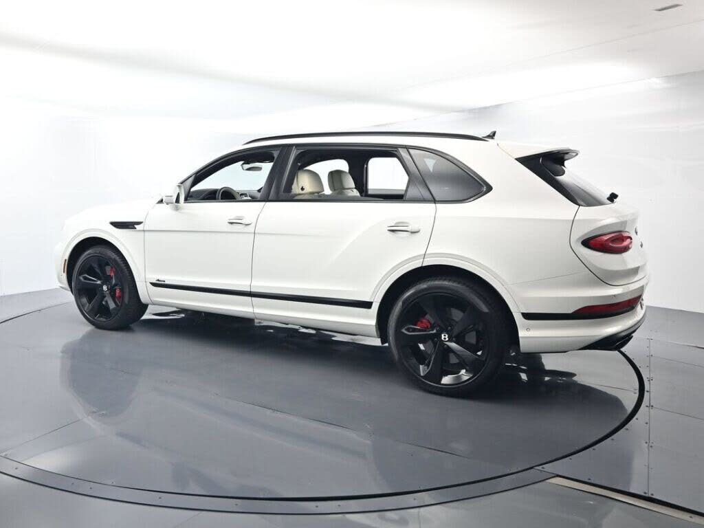 2024 Bentley Bentayga Azure V8 AWD photo 3