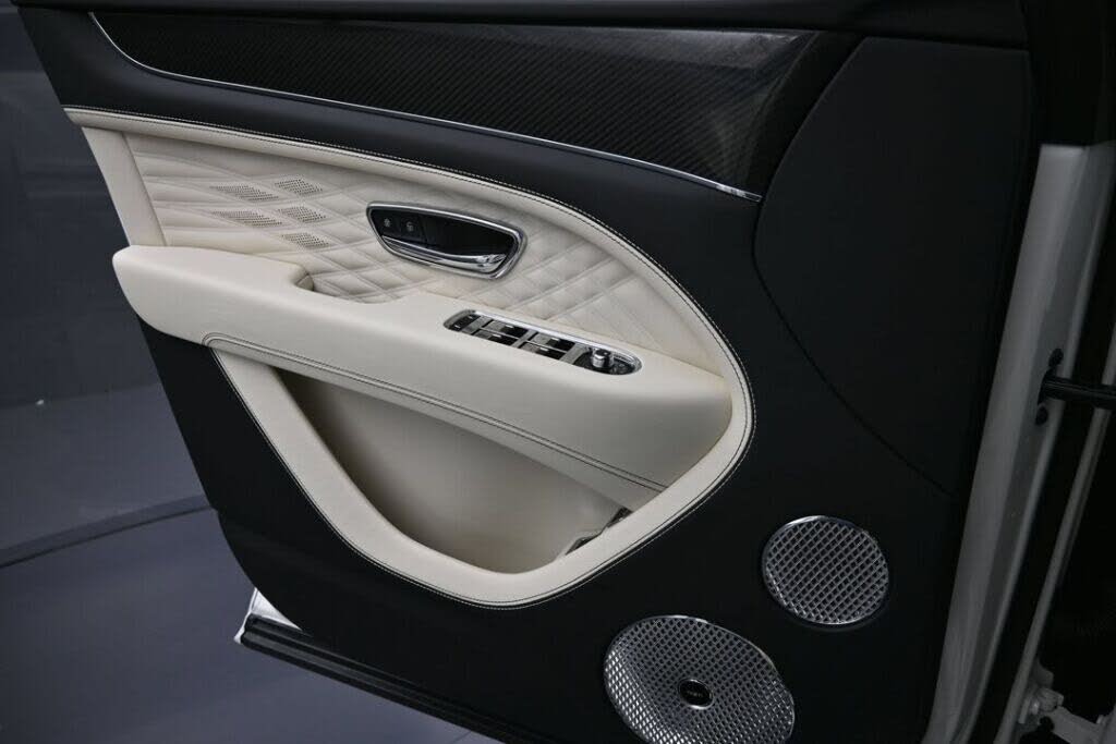2024 Bentley Bentayga Azure V8 AWD photo 24
