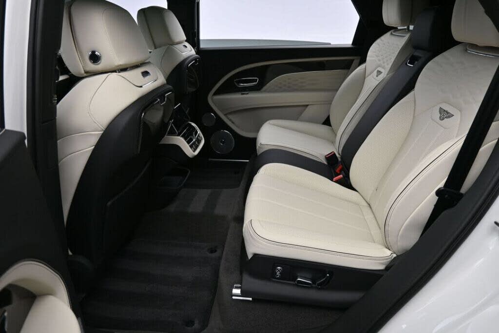 2024 Bentley Bentayga Azure V8 AWD photo 8