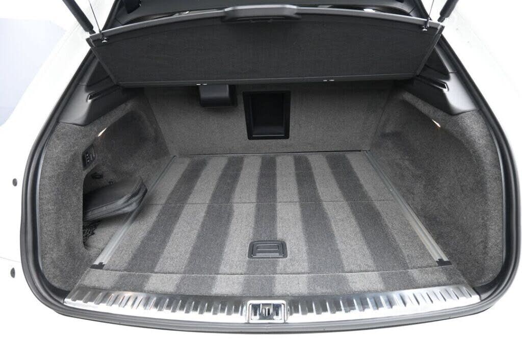 2024 Bentley Bentayga Azure V8 AWD photo 9