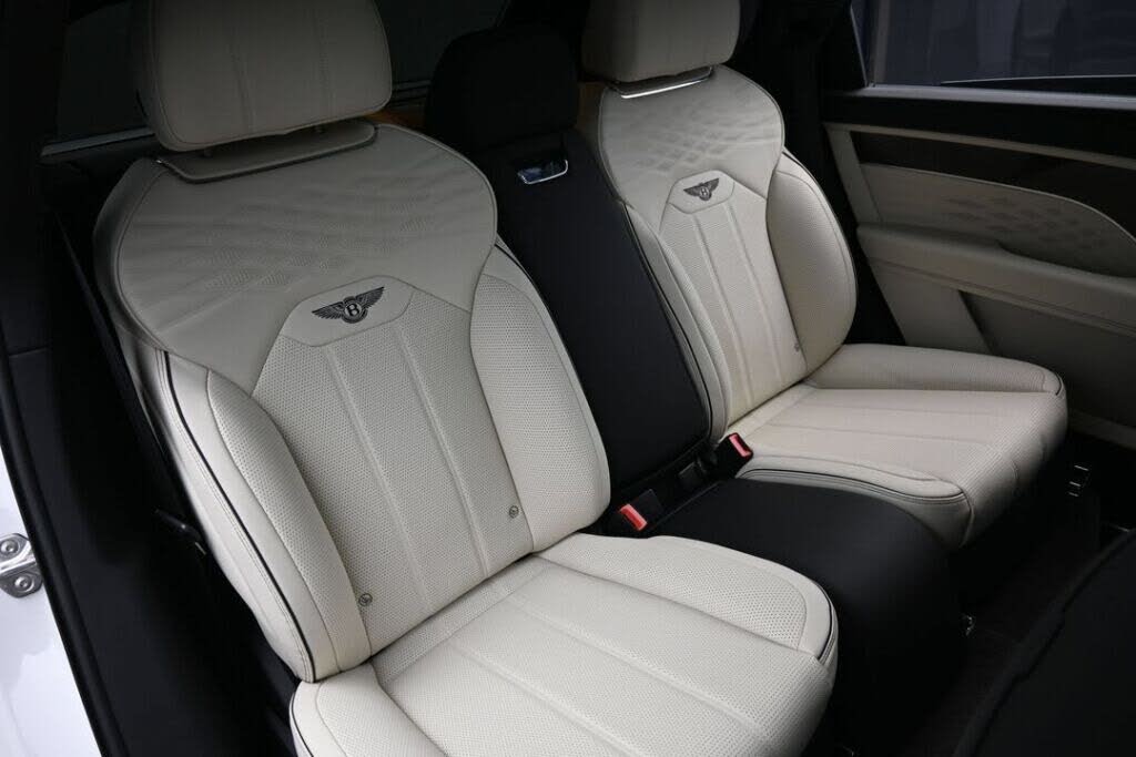 2024 Bentley Bentayga Azure V8 AWD photo 10