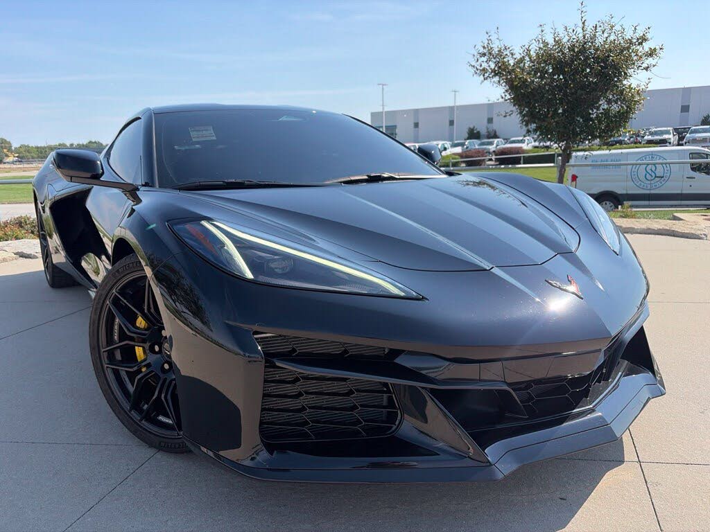 2025 Chevrolet Corvette Z06 1LZ Coupe RWD photo 2