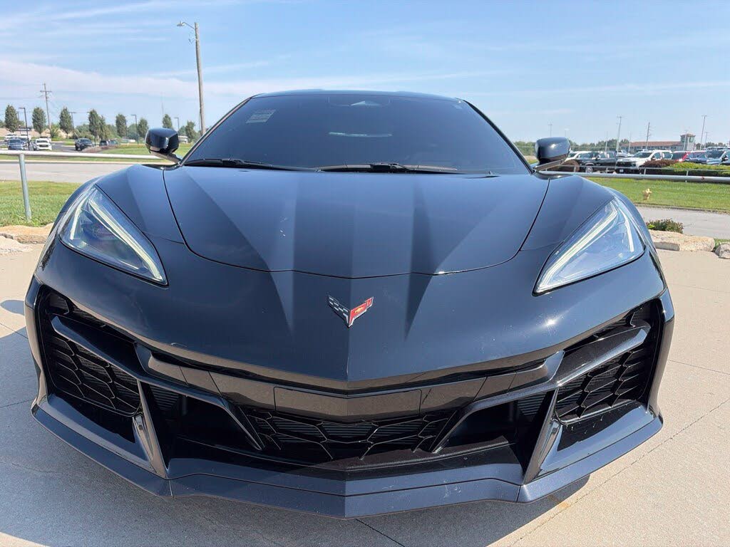 2025 Chevrolet Corvette Z06 1LZ Coupe RWD photo 3