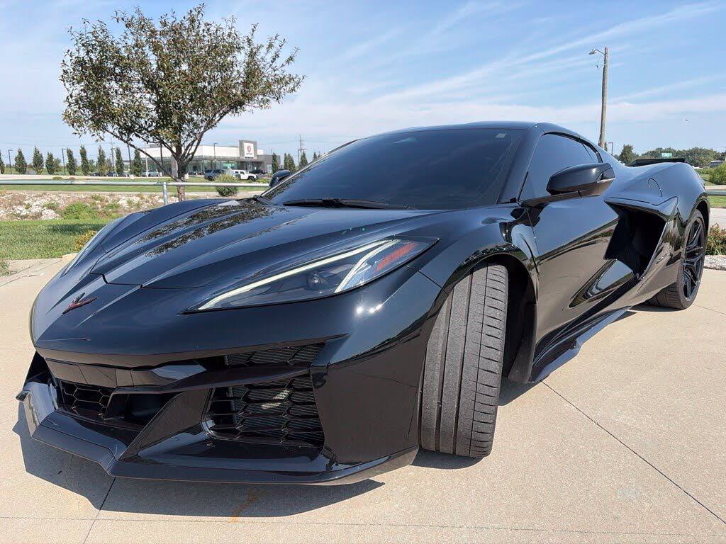 2025 Chevrolet Corvette Z06 1LZ Coupe RWD photo 4