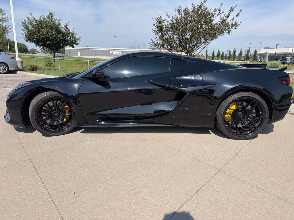 2025 Chevrolet Corvette Z06 1LZ Coupe RWD photo 5