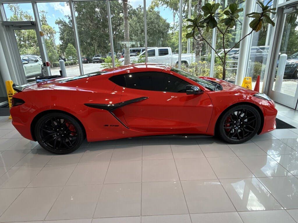 2025 Chevrolet Corvette Z06 1LZ Coupe RWD photo 2