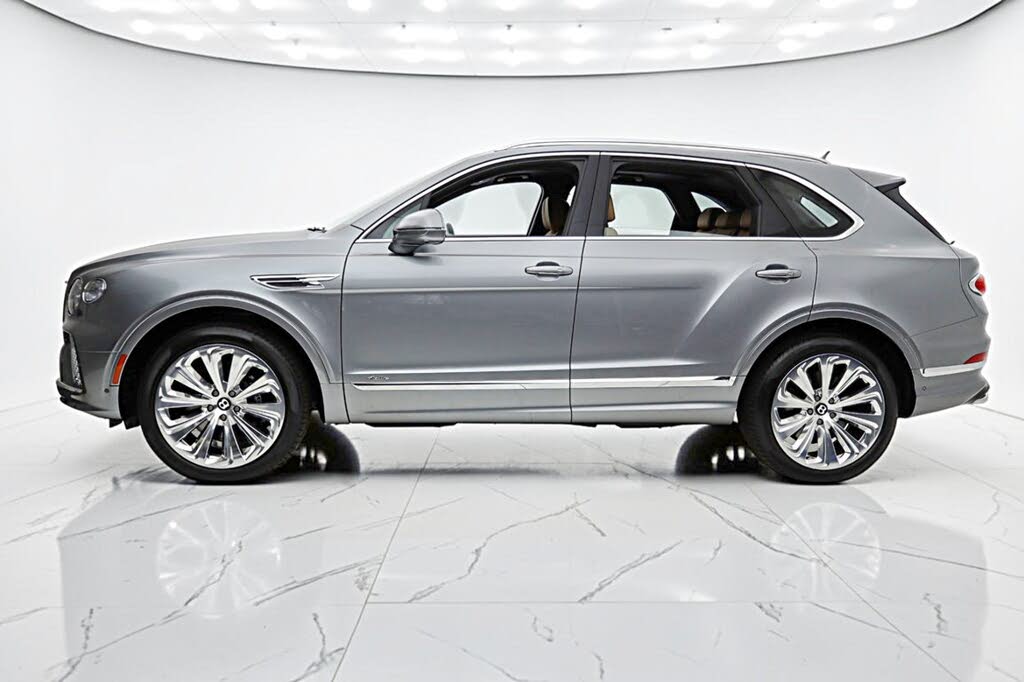 2025 Bentley Bentayga Azure V8 AWD photo 3