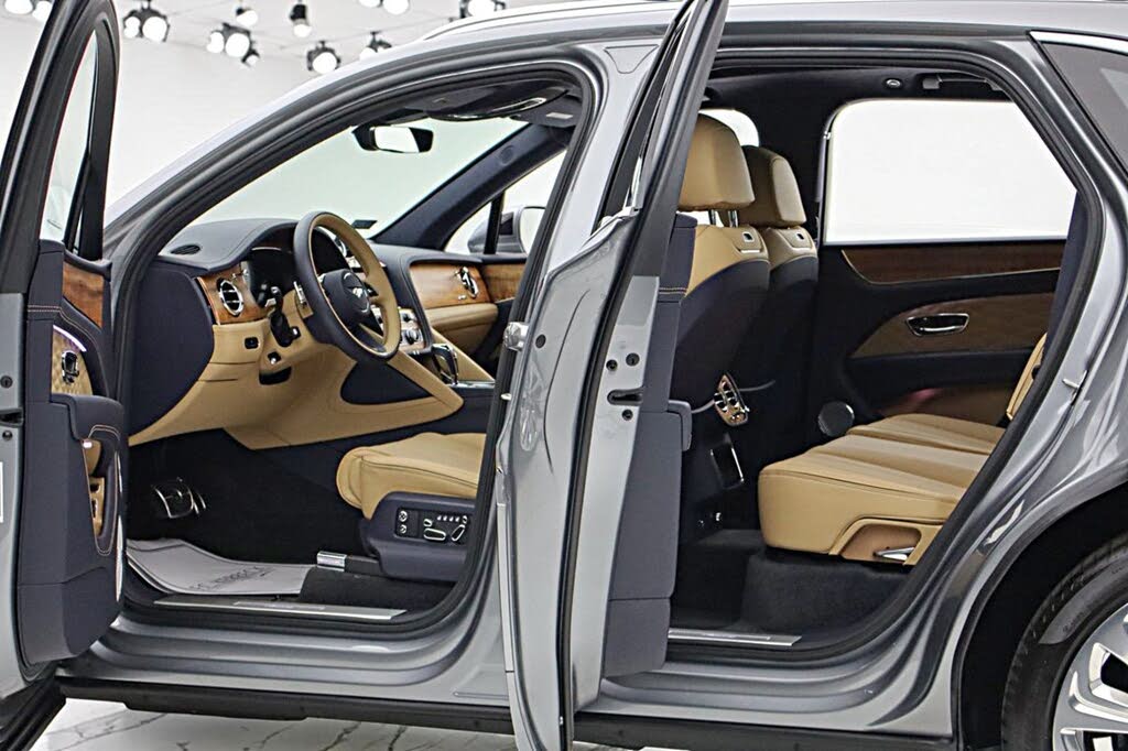 2025 Bentley Bentayga Azure V8 AWD photo 6