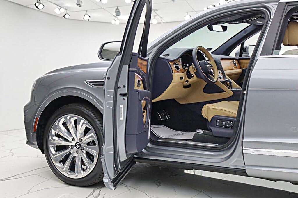 2025 Bentley Bentayga Azure V8 AWD photo 7