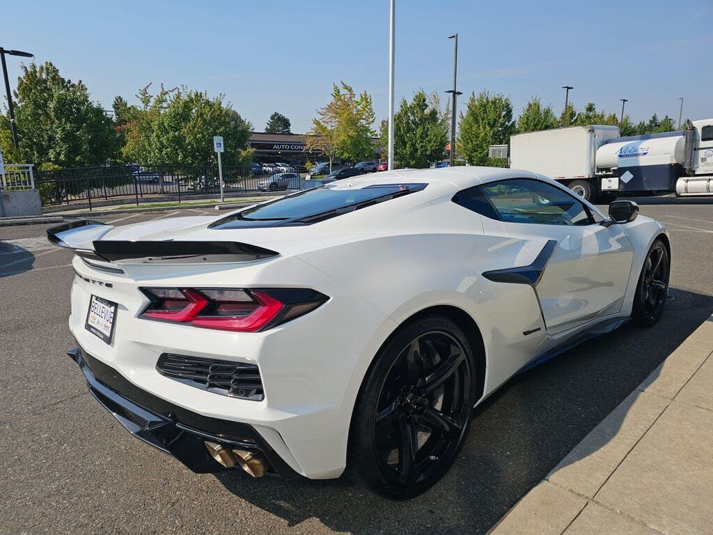 2025 Chevrolet Corvette Z06 3LZ Coupe RWD photo 7