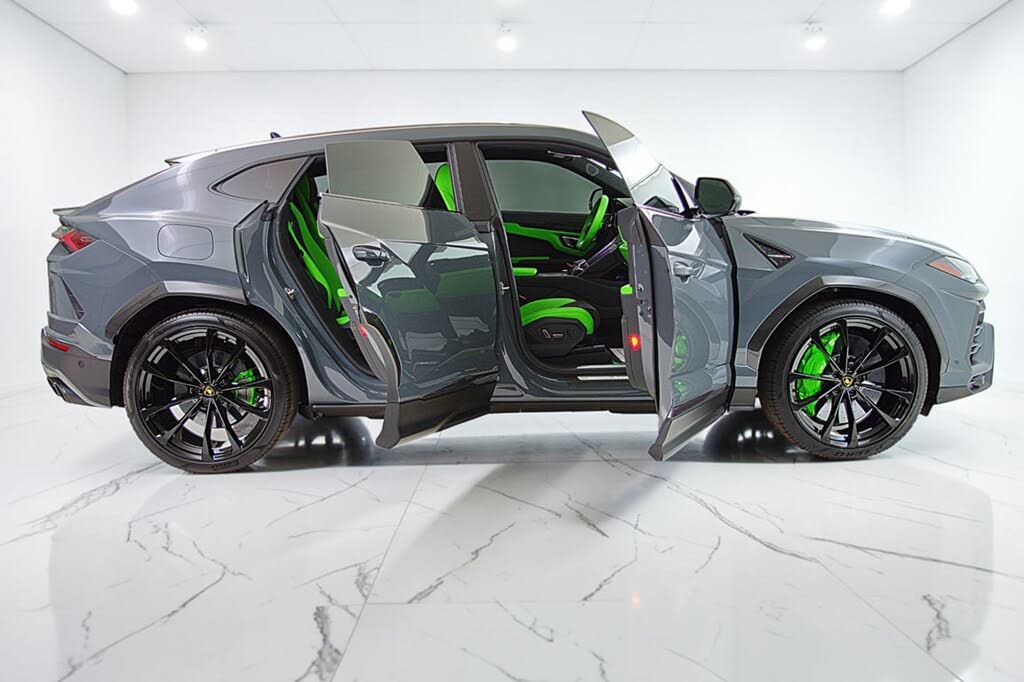 2022 Lamborghini Urus AWD photo 11
