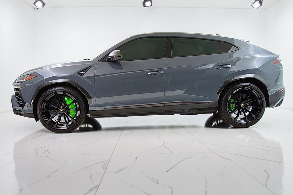 2022 Lamborghini Urus AWD photo 3