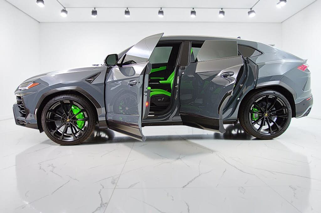 2022 Lamborghini Urus AWD photo 4