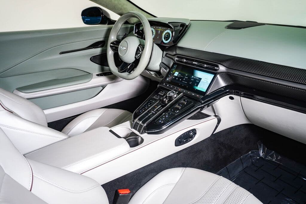 2025 Aston Martin Vantage Coupe RWD photo 17